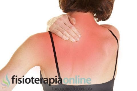 Duele en el campo del cuello da a la oreja y la cabeza