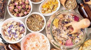 Beneficios de la Fitoterapia en el Tratamiento de Lesiones y Dolor Crónico Beneficios de la Fitoterapia en el Tratamiento de Lesiones y Dolor Crónico