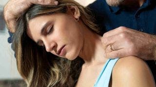 Cervicalgia: causas comunes y cómo aliviarlas con ejercicios y tratamiento manual