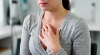 Dolor punzante en el pecho al moverte o abrazar: ¿qué puede estar pasando?