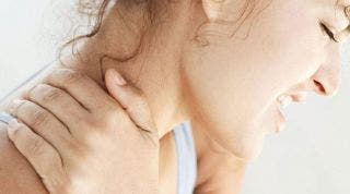 ¿Cómo se relaciona la mala alimentación con el dolor de cuello?