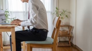 Posturas y Ergonomía: Cómo Evitar el Dolor de Espalda en el Trabajo