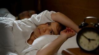 Me despierto varias veces por la noche y no sé por qué: claves para entender lo que está pasando