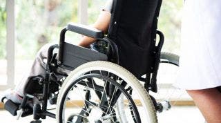 ¿Cómo se diferencia la paraplejía de otras lesiones medulares?