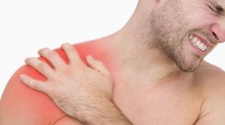 ¿Puede una mala alimentación empeorar mi tendinitis en el hombro?