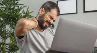 ¿Tienes siempre el cuello rígido o dolorido? Descubre la verdadera causa de tu cervicalgia