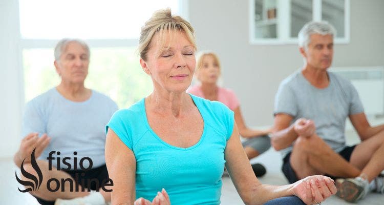 Qué es la Osteoporosis y como pueden ayudarte el Yoga y el pilates para tener huesos fuertes