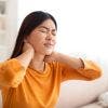 Relación entre el estrés y el dolor de cuello: Cómo se producen los síntomas y cuál es el mejor tratamiento