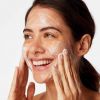 Doble limpieza facial:  qué es, cómo hacerla y productos según tu tipo de piel
