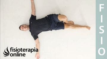 Ejercicio en el suelo para movilidad de la columna vertebral