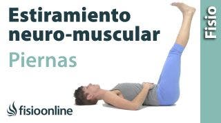 Estiramiento neuro-muscular global de las piernas.