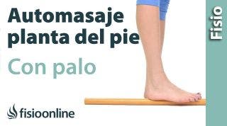 4.Auto - masaje del pie con palo de madera