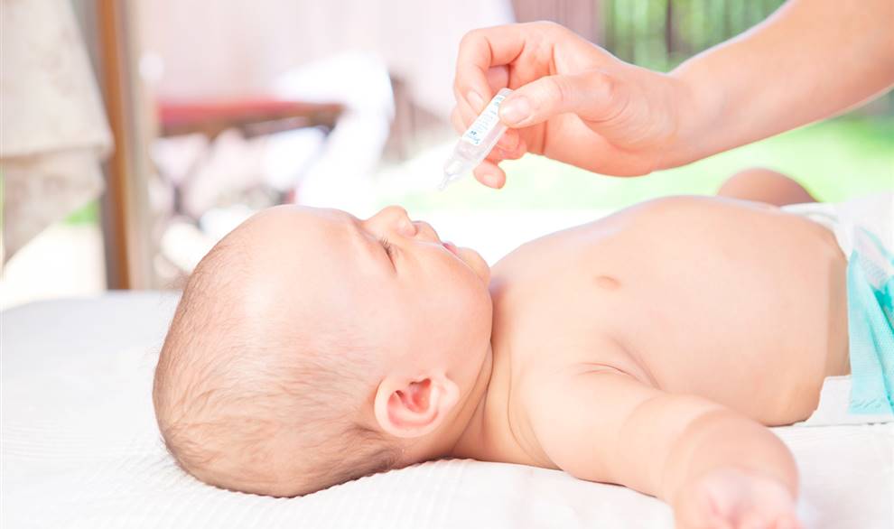 Lavados nasales en bebés: ¿pasa algo con la sal que tragan? - Saber es  práctico